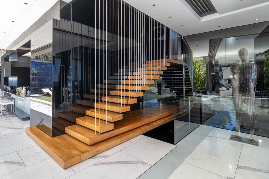 5 Bedroom Property for Sale in Clifton Western Cape